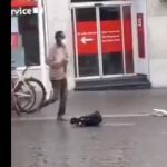 Impactante: hombre en tratamiento psiquiátrico ataca con cuchillo a un grupo de personas y les quita la vida a tres