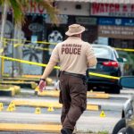 Mujer le dispara accidentalmente a su hermana cuando estaban camino a una fiesta y la dejó con muerte cerebral