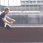 Video: la sorprendente intervención psicológica de un bombero para evitar que un hombre saltara de una viga