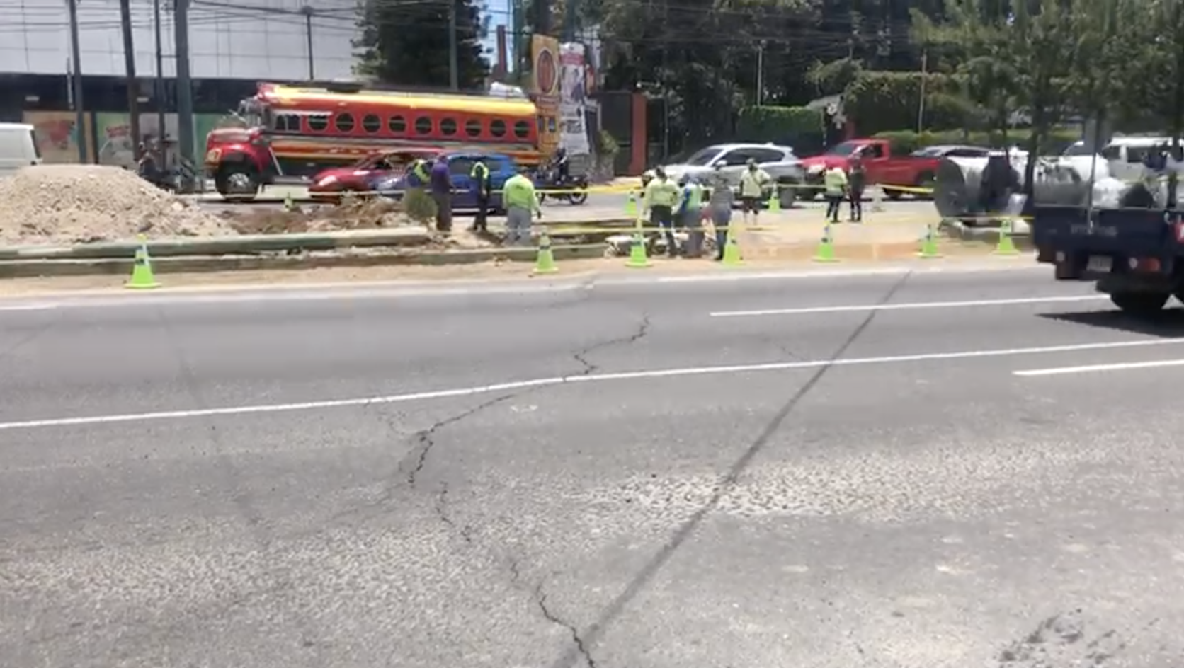Hundimientos y grietas sobre la calzada Roosevelt preocupan a vecinos