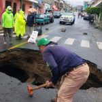 Hundimiento en el bulevar Pablo Sexto en la zona 7 de Mixco afecta movilidad de vecinos