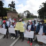 Maestros de Educación Física manifiestan para pedir que el Mineduc les cumpla con 221 contratos