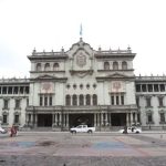 Esto responde el Gobierno al New York Times ante señalamientos de que Alejandro Giammattei recibió una alfombra con dinero