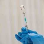 “Me vacuné y aun así me contagié”: Dos de cada diez contagiados de coronavirus recibieron al menos una vacuna