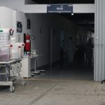 “Muchos ya llegan tarde”: de cada 20 pacientes que ingresan a la Unidad de Cuidados Intensivos por covid-19, uno sobrevive