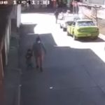 En video: Captan el momento en que una niña de 4 años es raptada en la terminal de buses de San Marcos