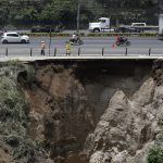 VIDEO | Socavamiento en Villa Lobos mantiene largas filas de vehículos en Ruta al Pacífico