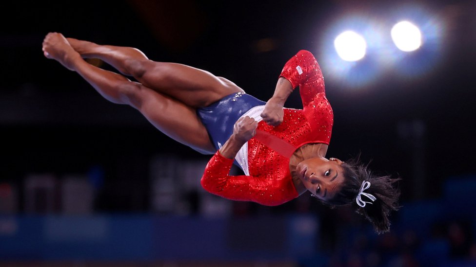 Simone Biles: qué son los “twisties” y cómo pueden poner en serios riesgos físicos a las gimnastas