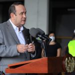 Estados Unidos dona 1.5 millones de vacunas de Moderna; Giammattei dice que se usarán para maestros y pacientes con comorbilidades