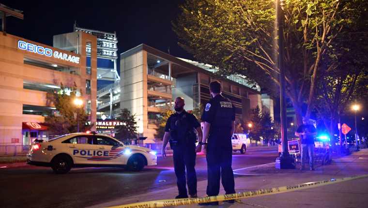Vídeos: Cuatro víctimas de disparos afuera de estadio de béisbol de Washington