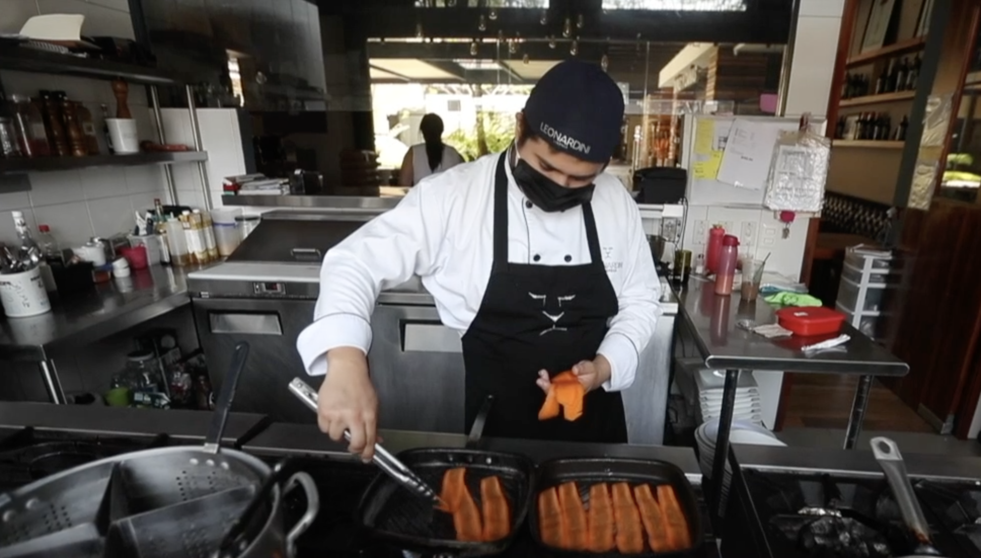 Restricciones afectan de nuevo a restaurantes