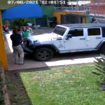 Desconocidos roban camioneta en zona 14 de la ciudad de Guatemala y queda grabado en video