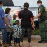 Administración Biden reanuda las deportaciones rápidas con primeros vuelos a Centroamérica