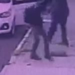Cámaras de vigilancia graban momento en que transeúnte es herido de bala por asaltante en la zona 12