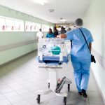 El horroroso caso de un bebé que murió porque le dieron gas de la risa en lugar de oxígeno