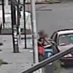 Impactante: video muestra cuando mujer evita secuestro de su hijo y se lo arrebata a los captores