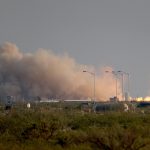 Imágenes del momento en que Jeff Bezos vuelve a tierra tras alcanzar el espacio en cohete de Blue Origin