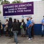 “Es lamentable la situación que estamos viviendo”: adultos mayores narran calvario para obtener vacuna contra el covid-19
