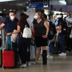 ¿Cuánto le cuesta un seguro para viajar a EE.UU. para vacunarse y qué cubre?