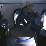 Así disfrutaron Jeff Bezos y sus acompañantes la gravedad cero en el espacio