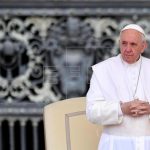 Hombre interrumpe a gritos la audiencia general del papa Francisco y le grita “¡Esta no es la iglesia de Dios!”