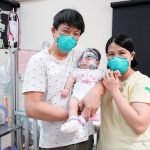 La bebé “más pequeña al nacer” va a su casa después de más de un año en el hospital