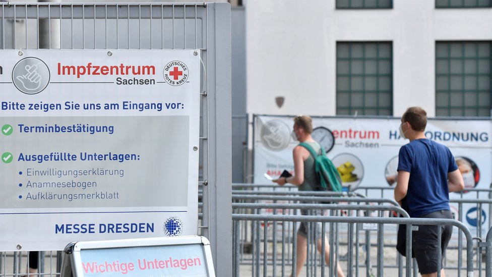 Coronavirus: la enfermera que “vacunó” a miles con agua salina en Alemania