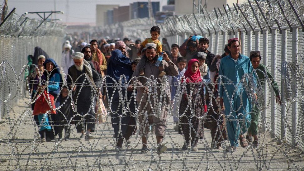Pakistán, la ruta alternativa de los afganos que huyen del Talibán y Estado Islámico