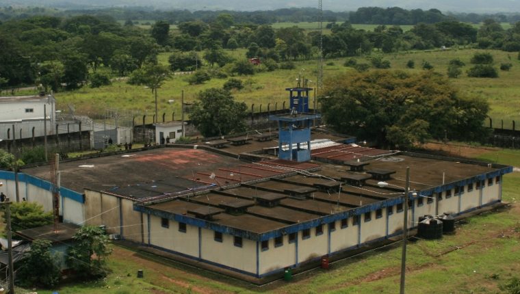 Reos mantienen retenidos a 18 guardias en la cárcel “El Infiernito”, en Escuintla