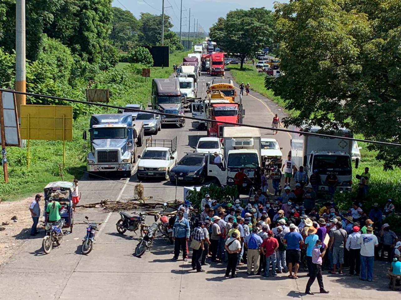 Bloqueos en carreteras causan Q270 millones diarios en pérdidas, según