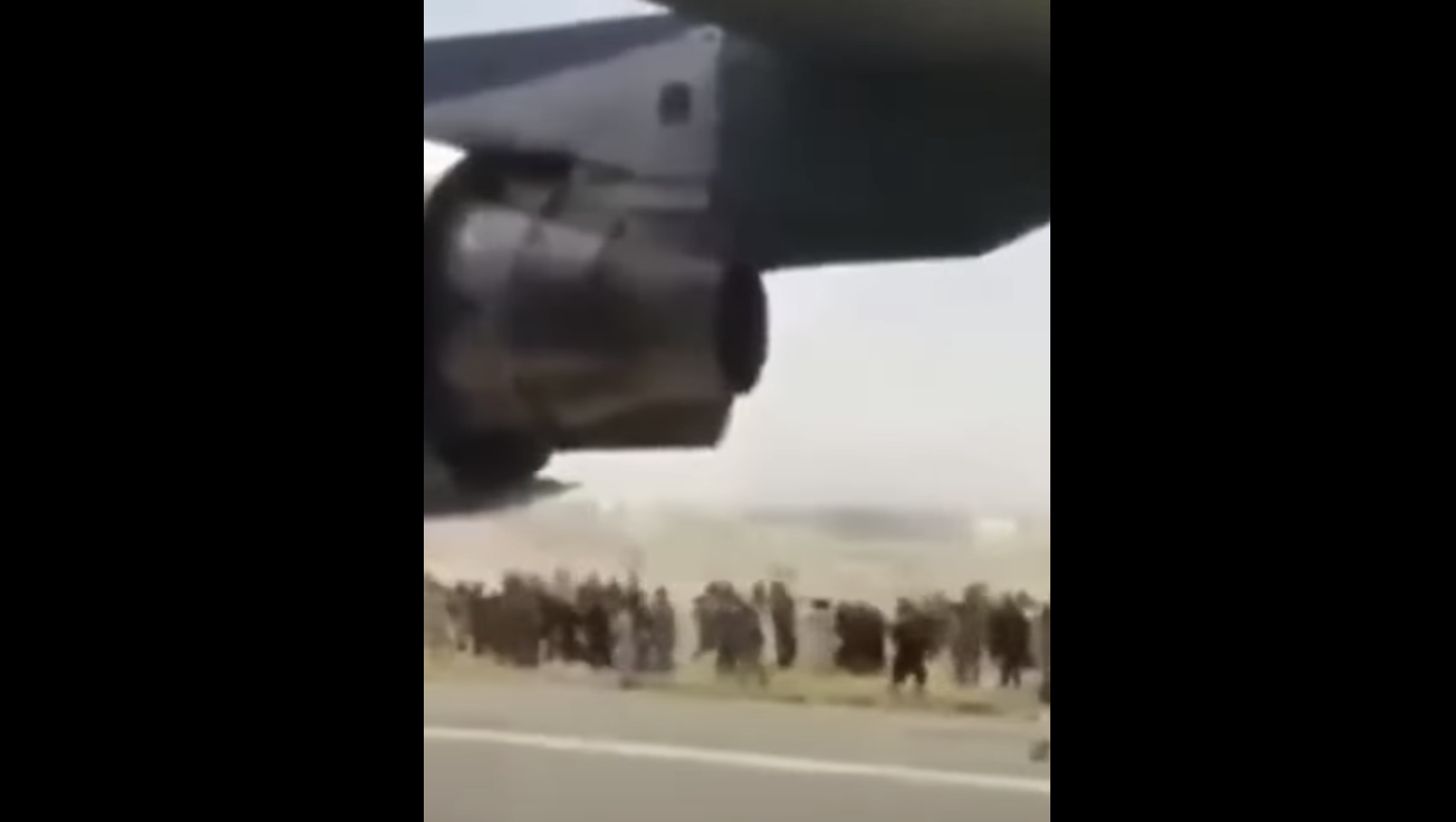 Video: Hombre se graba en el ala de un avión mientras intenta escapar de Afganistán