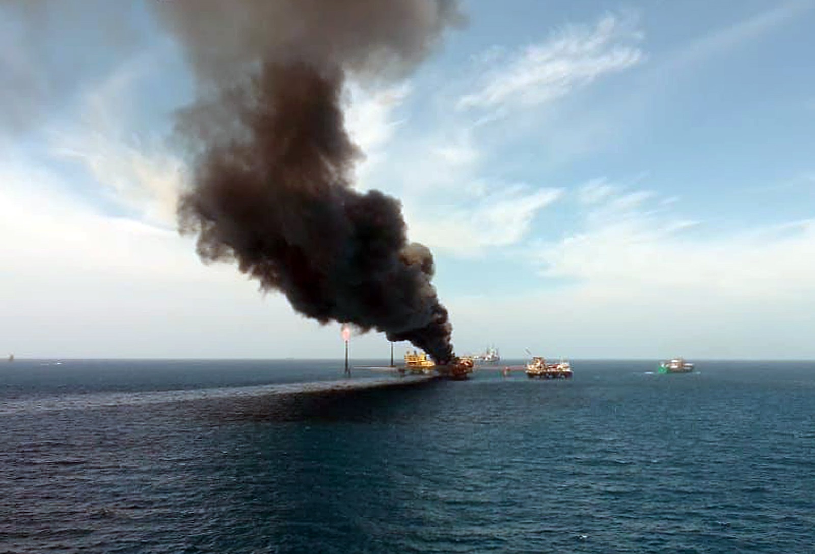 México: incendio en una plataforma de Pemex deja un muerto y varios desaparecidos
