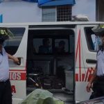 Hombre fallece mientras junto a su esposa esperaba resultado de prueba de covid-19 en laboratorio móvil