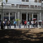 Familia recibe primera dosis en EE. UU. y ahora enfrenta dificultades por conseguir la segunda en Guatemala: “Es angustiante e indignante”