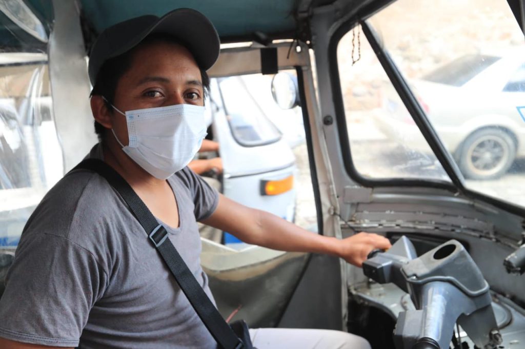 Turistas salvadoreños viajan a Guatemala por fiestas agostinas