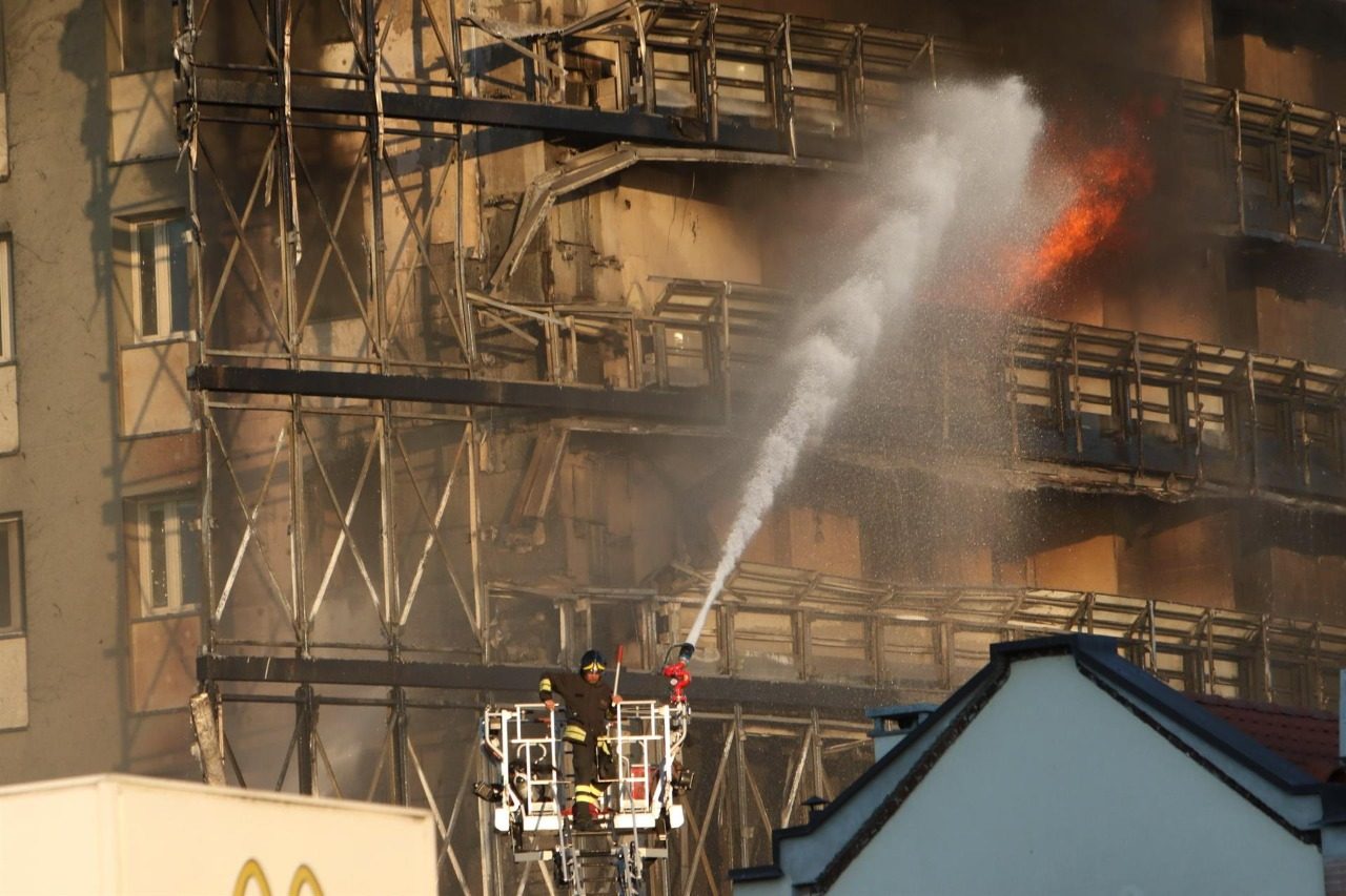 incendio milán