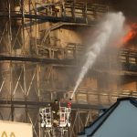 Incendio de gran magnitud consume rascacielos en Milán