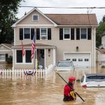 Inundaciones, miles de personas sin luz y vuelos cancelados en el noreste de Estados Unidos por tormenta Henri