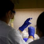 Científicos de Sudáfrica hallan una nueva variante de coronavirus y esto se sabe