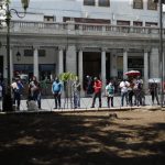 “Es indignante”: Salud niega vacunación a guatemaltecos que recibieron primera dosis en el extranjero
