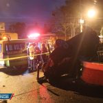 IMÁGENES: Vehículo vuelca en la zona 11: hay una persona muerta y otra herida