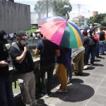 “Es un momento único”: largas colas en el Banguat para obtener monedas conmemorativas por el Bicentenario de Independencia