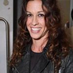 Alanis Morissette revela aspectos desconocidos sobre su vida privada y afirma que fue violada cuando tenía 15 años