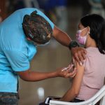 Ritmo de vacunación en Guatemala impediría llegar a la meta de la OMS y estas son las razones, según el Laboratorio de Datos