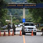 Sobornos a policías facilitan el tránsito de migrantes haitianos en Guatemala