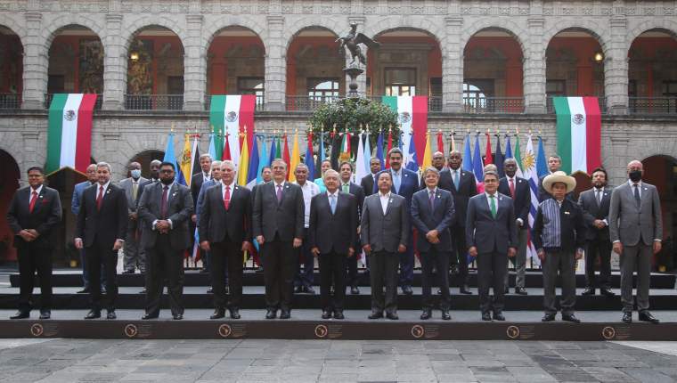 Giammattei y la razón por la que estuvo ausente en la fotografía oficial de la Celac