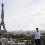 Francia: equilibrista Nathan Paulin logra la increíble hazaña de cruzar desde la Torre Eiffel hasta el teatro Chaillot en la cuerda floja