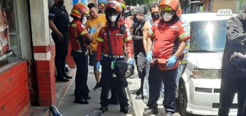 Dos personas fallecidas y un menor herido en ataque armado en la zona 6 de la capital