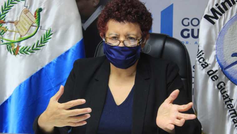 Ministra de Salud, Amelia Flores, presenta su renuncia
