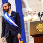Nayib Bukele cambia de nuevo su biografía en Twitter: “El dictador más cool del mundo mundial”